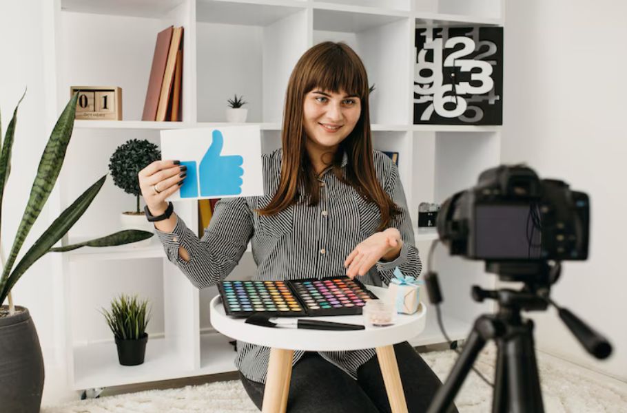 social media curator